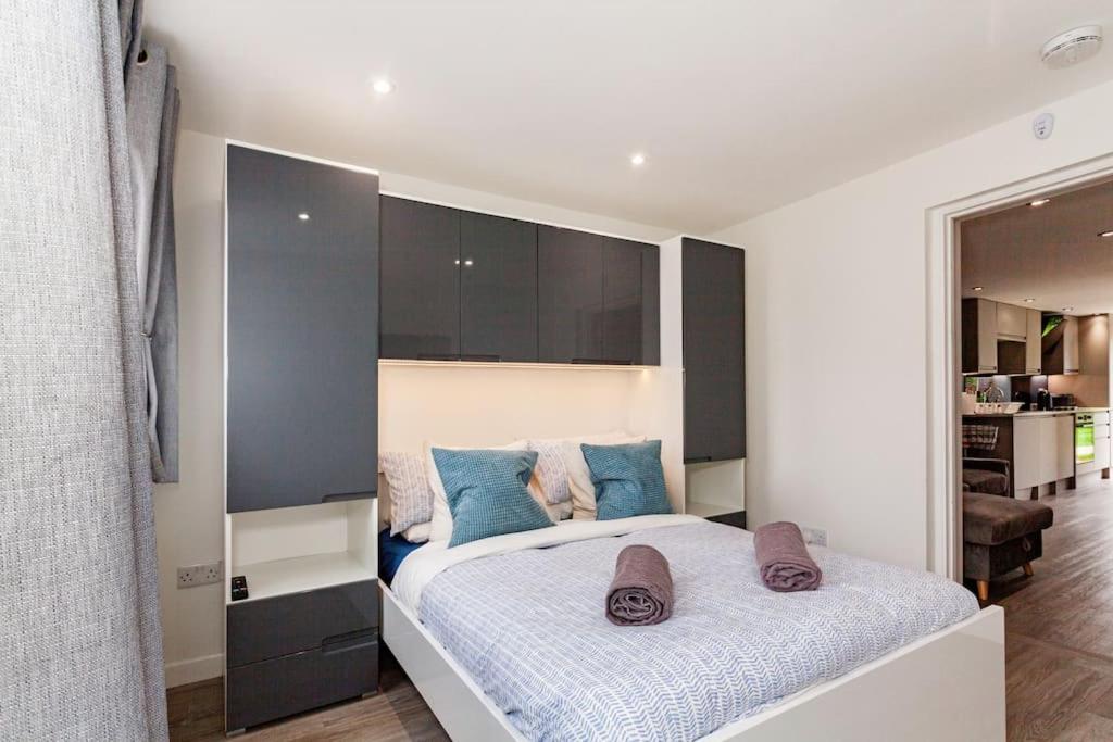 One Bedroom Apartment, Driveway, Bracknell Centre Екстериор снимка