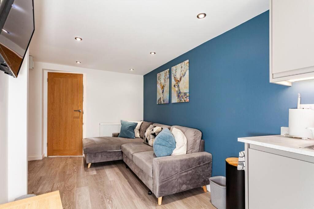 One Bedroom Apartment, Driveway, Bracknell Centre Екстериор снимка