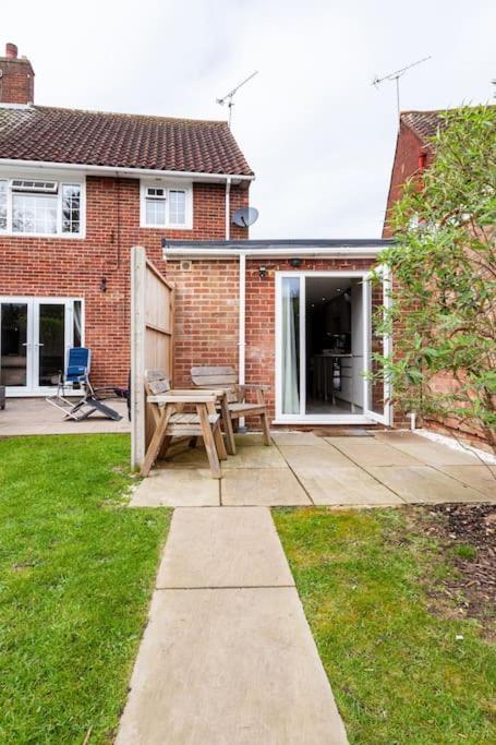 One Bedroom Apartment, Driveway, Bracknell Centre Екстериор снимка