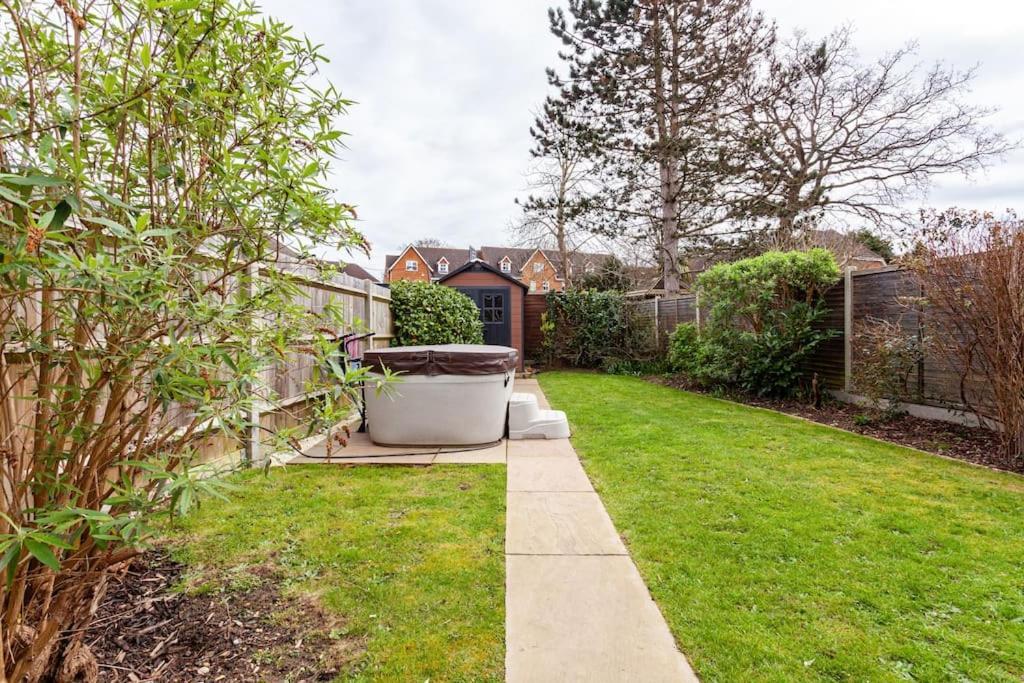 One Bedroom Apartment, Driveway, Bracknell Centre Екстериор снимка