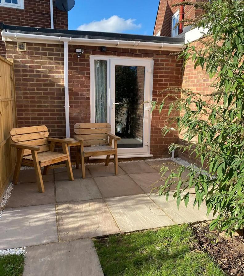 One Bedroom Apartment, Driveway, Bracknell Centre Екстериор снимка